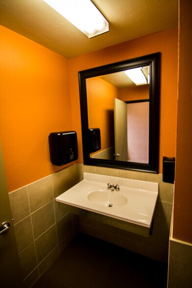 More Photos Of 6722 NW 39th Expy, Bethany Restaurant For Sale