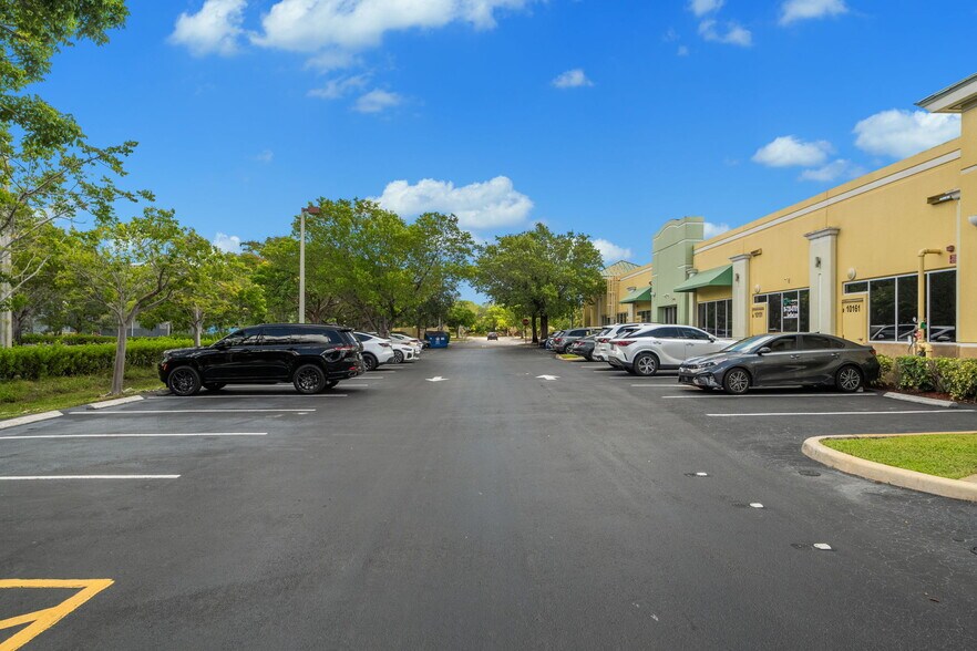 More Photos Of 10101-10181 W Commercial Blvd, Fort Lauderdale Unknown For Lease