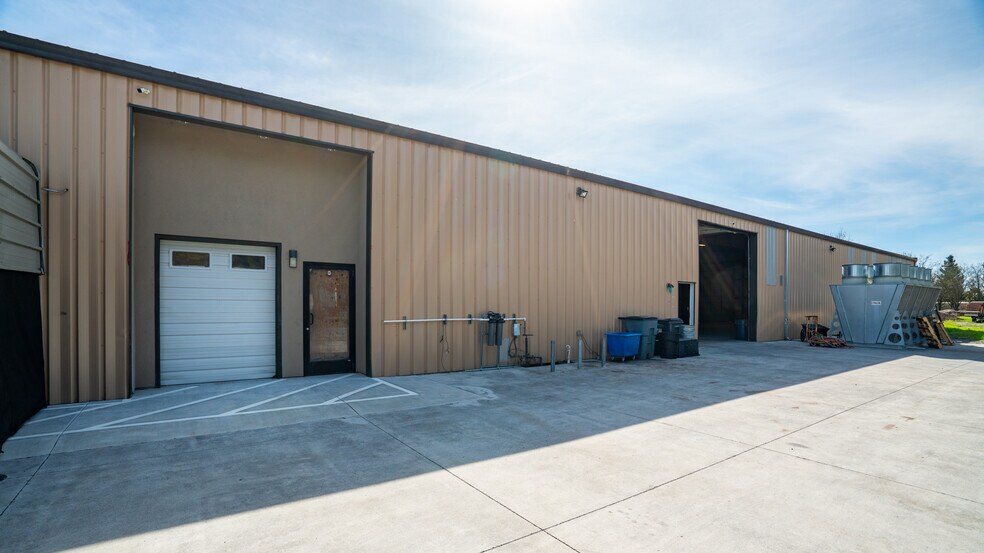 More Photos Of 4770 Occidental Rd, Santa Rosa Light Distribution For Sale