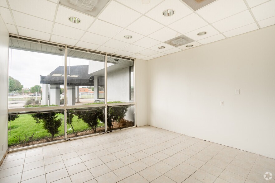 More Photos Of 17323 Red Oak Dr, Houston Office For Sale
