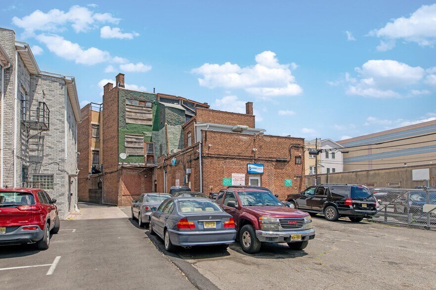 More Photos Of 324 Morris Ave, Elizabeth Apartments For Sale