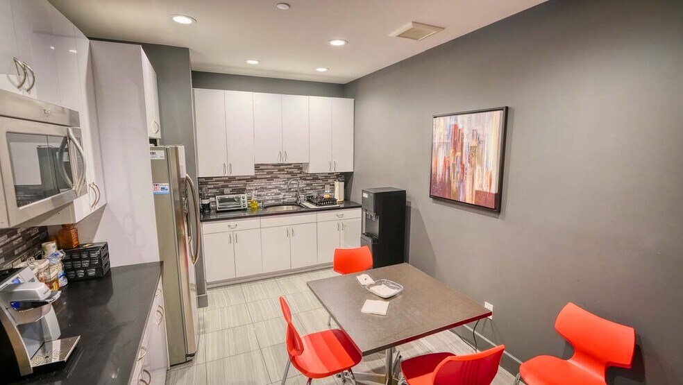 More Photos Of 160 Eileen Way, Syosset Warehouse For Lease