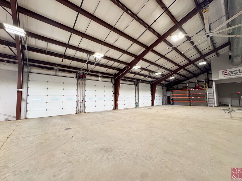 More Photos Of 103R Old Windsor Rd, Bloomfield Warehouse For Lease