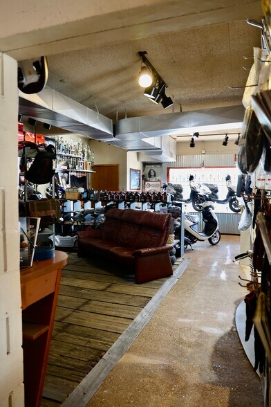 More Photos Of 3464 W 16th St, Indianapolis Freestanding For Sale