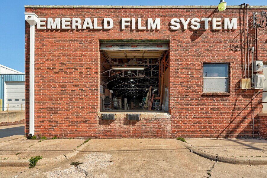 More Photos Of 515 Kings of Leon Ln, Oklahoma City Manufacturing For Sale