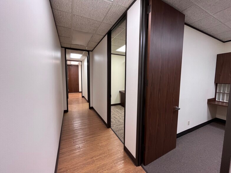 More Photos Of 4913 College Park Dr, Deer Park Industrial For Sale