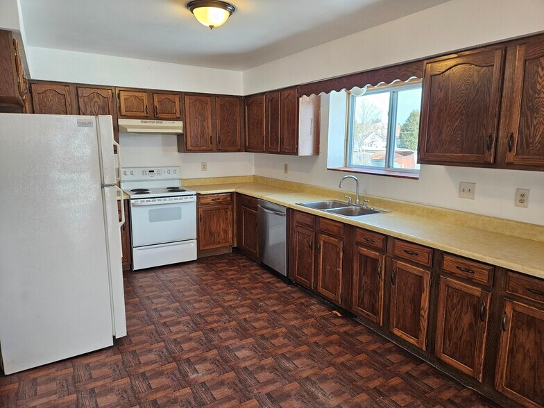 More Photos Of 624 Central Ave, Florence Storefront Retail Residential For Sale