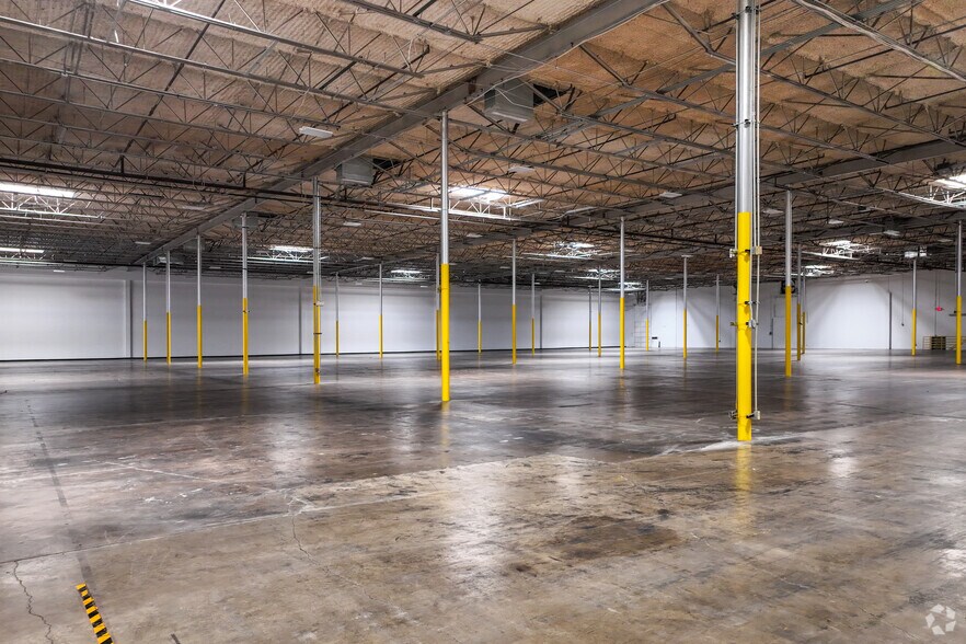 More Photos Of 3510 Pipestone Rd, Dallas Distribution For Lease