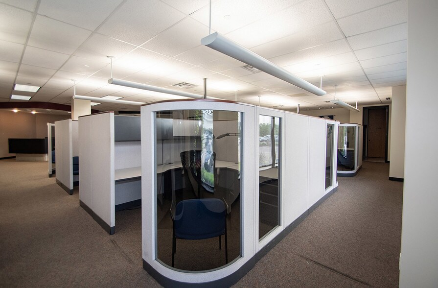 More Photos Of 9002 Purdue Rd, Indianapolis Office For Lease