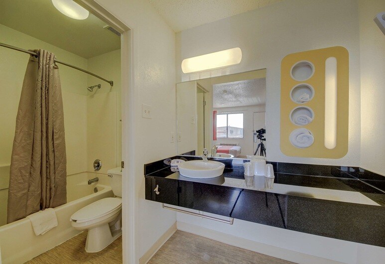 More Photos Of 5522 N Pan Am Expy, San Antonio Hotel For Sale