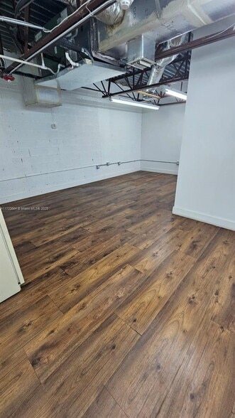 More Photos Of 1723-1745 W 37th St, Hialeah Showroom For Sale