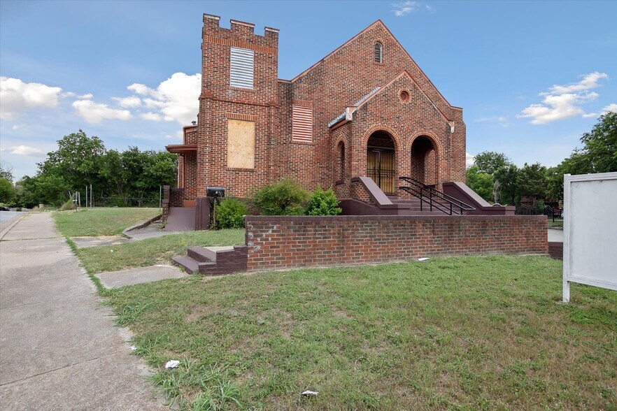 More Photos Of 3428 Littlejohn Ave, Fort Worth Religious Facility For Sale