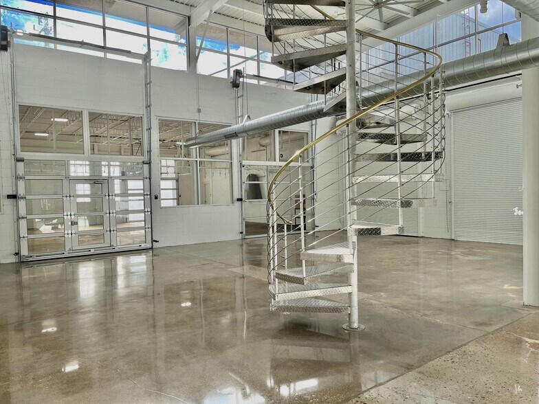 More Photos Of 1411 6th Ave, Grafton Showroom For Sale