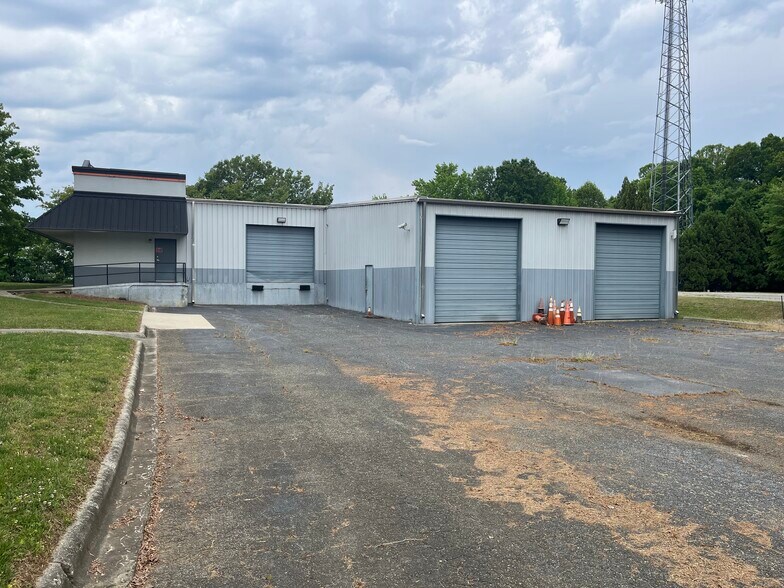 More Photos Of 536 Farragut St, Greensboro Warehouse For Sale
