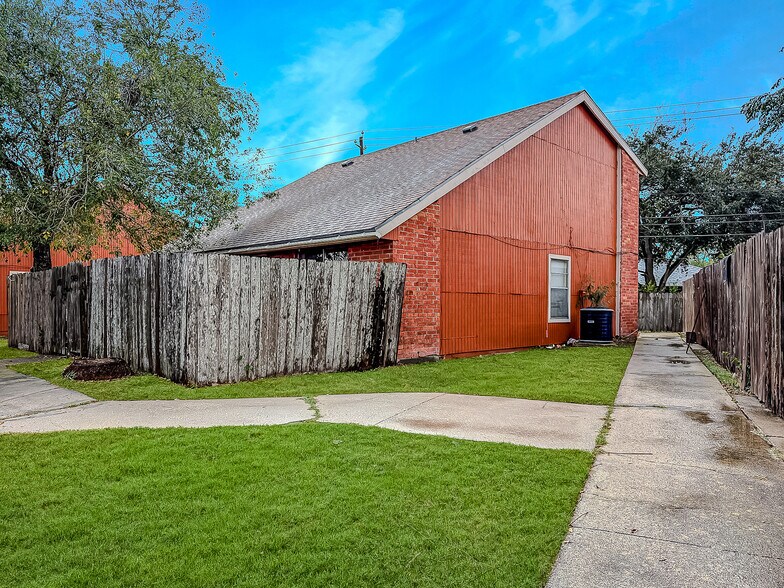 More Photos Of 3701-3740 Thornberry Ct, Corpus Christi Apartments For Sale