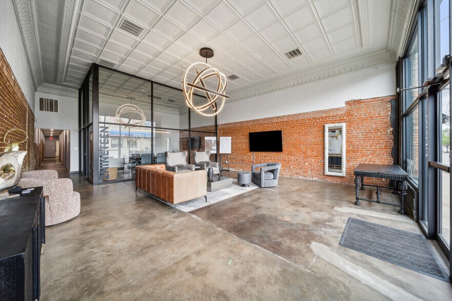 More Photos Of 219 E Rogers Blvd, Skiatook Storefront Retail Office For Sale