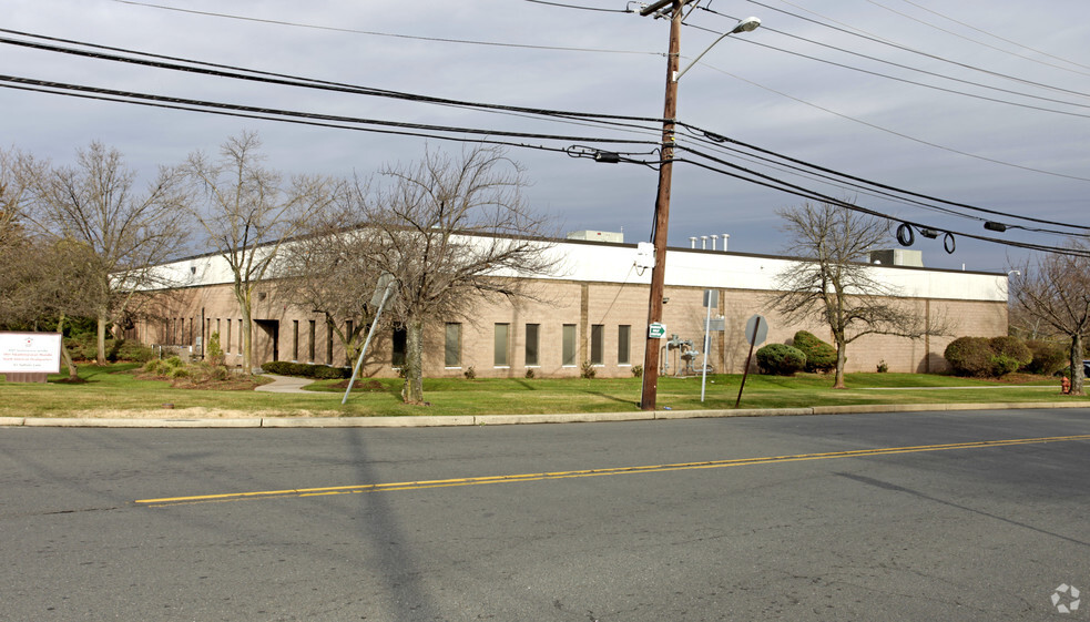 Primary Photo Of 81 Suttons Ln, Piscataway Warehouse For Lease