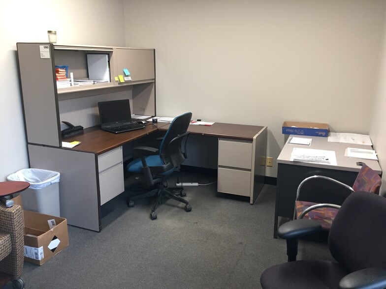 More Photos Of 1665-1695 Elk Blvd, Des Plaines Office For Lease