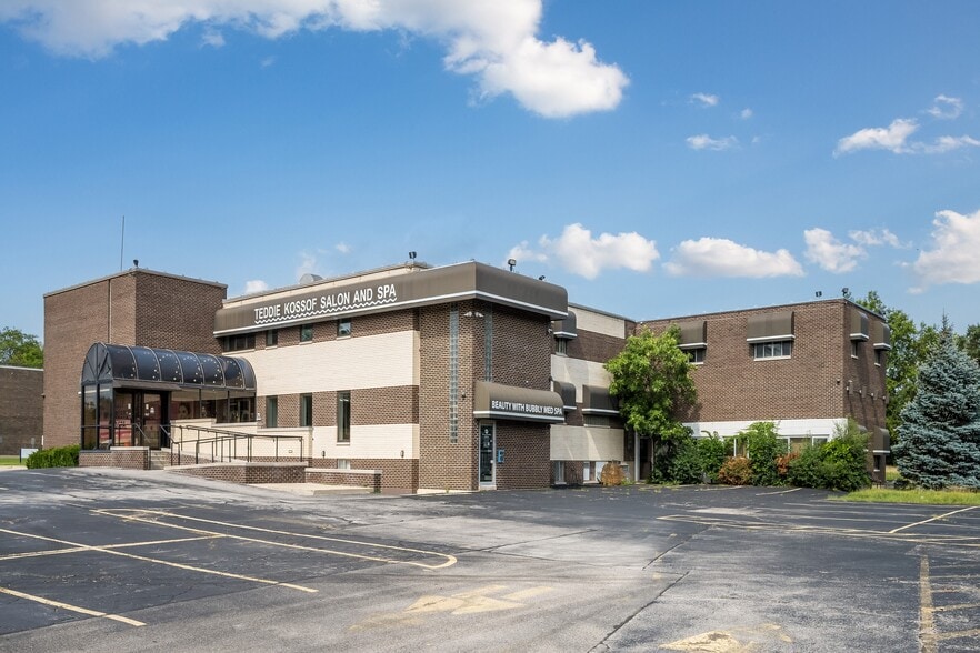 Primary Photo Of 281 Waukegan Rd, Northfield Freestanding For Sale
