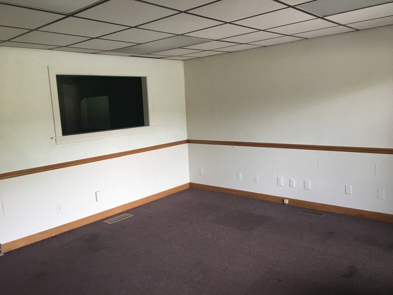 More Photos Of 4985-4991 Bethania Rd, Winston-Salem Office For Lease