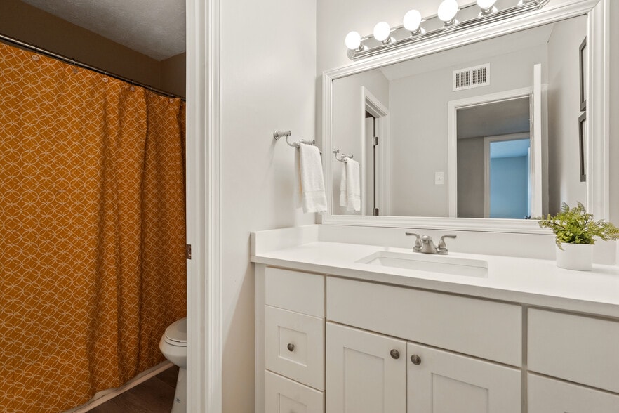 More Photos Of 1701 Hawthorne Ave, College Park Apartments For Sale