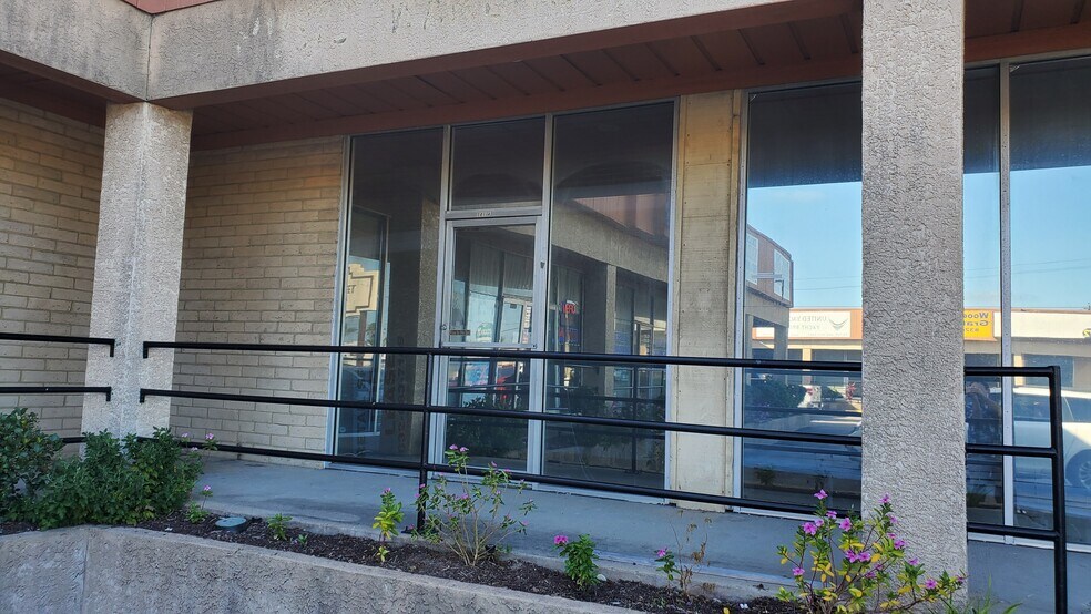 More Photos Of 2115 61st St, Galveston Storefront Retail Office For Lease