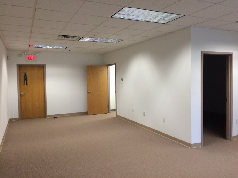 More Photos Of 17 Parkridge Rd, Haverhill Warehouse For Lease