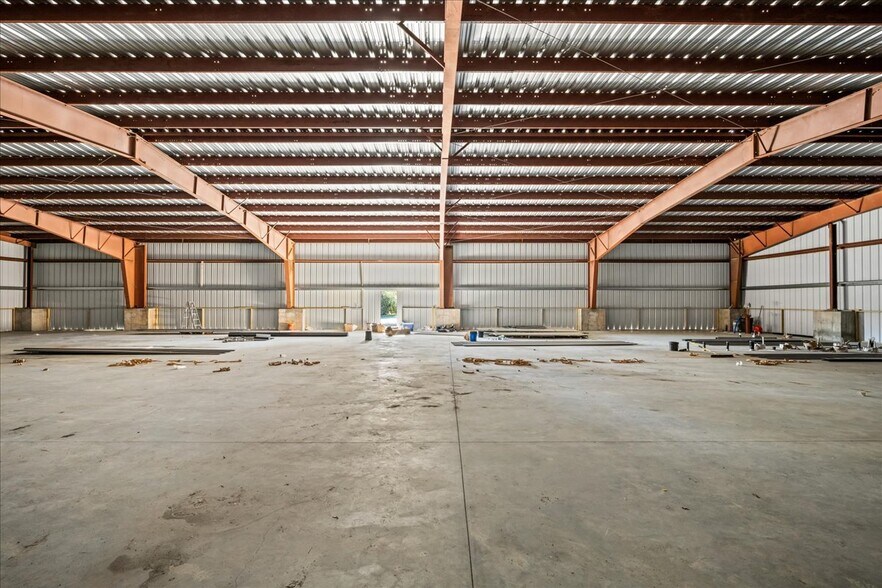 More Photos Of 15 Technology Dr, Auburn Warehouse For Lease