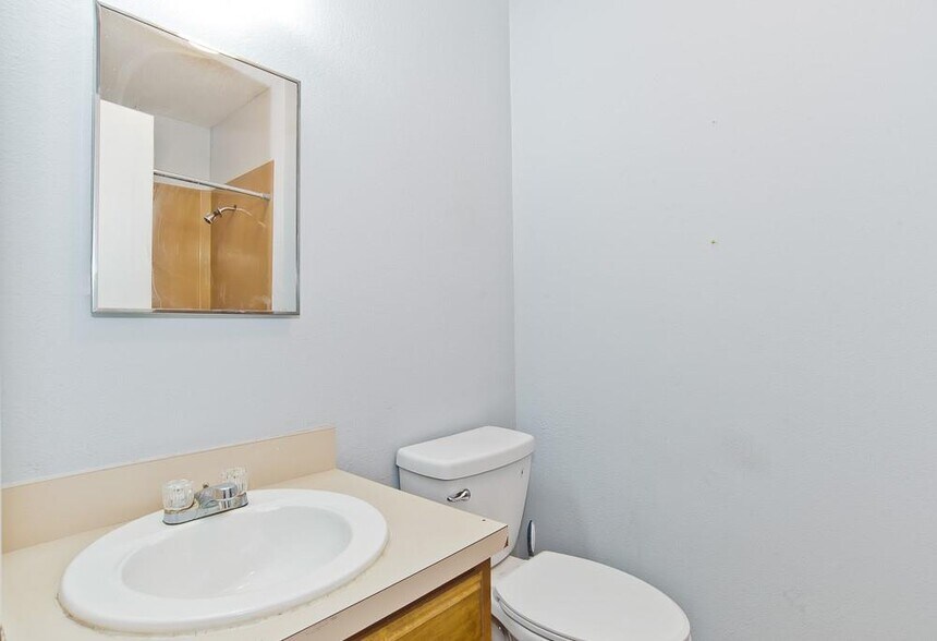 More Photos Of 711 Sunset Ave, Dallas Storefront For Sale