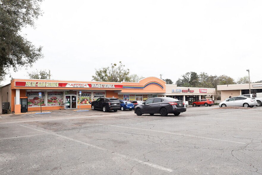More Photos Of 5810-5840 SE Abshier Blvd, Belleview Storefront For Lease