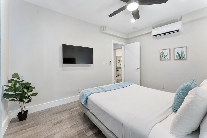 More Photos Of 3020-3024 Seville St, Fort Lauderdale Hotel For Sale