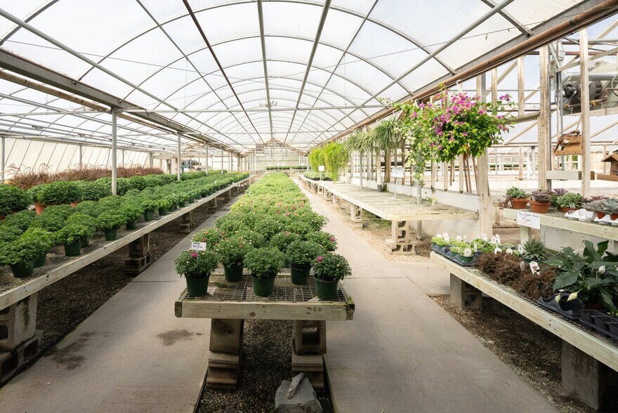 More Photos Of 180 Davis St, Croswell Garden Center For Sale