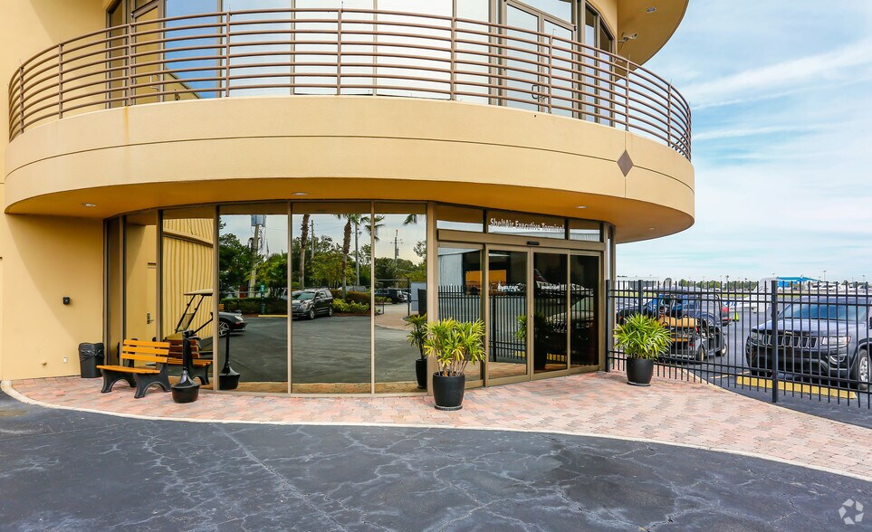 More Photos Of 321 N Crystal Lake Dr, Orlando Storefront For Lease