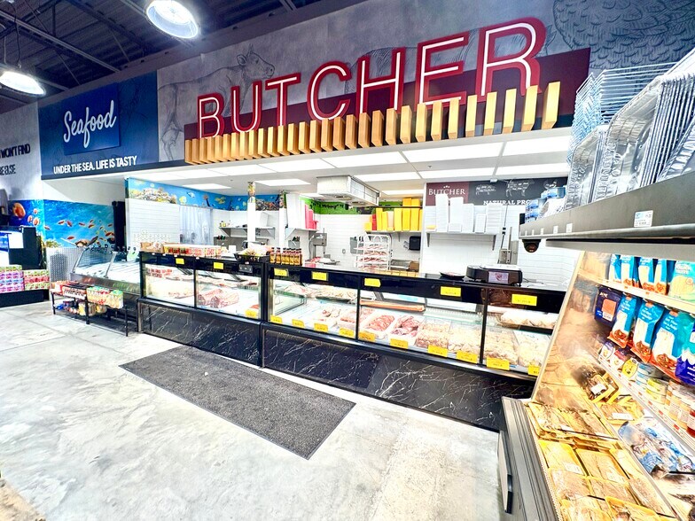 More Photos Of 96 Grove St, Waterbury Supermarket For Sale