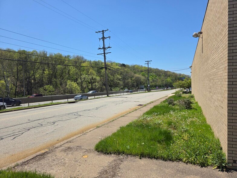 More Photos Of 750 Trumbull Dr, Pittsburgh Warehouse For Lease