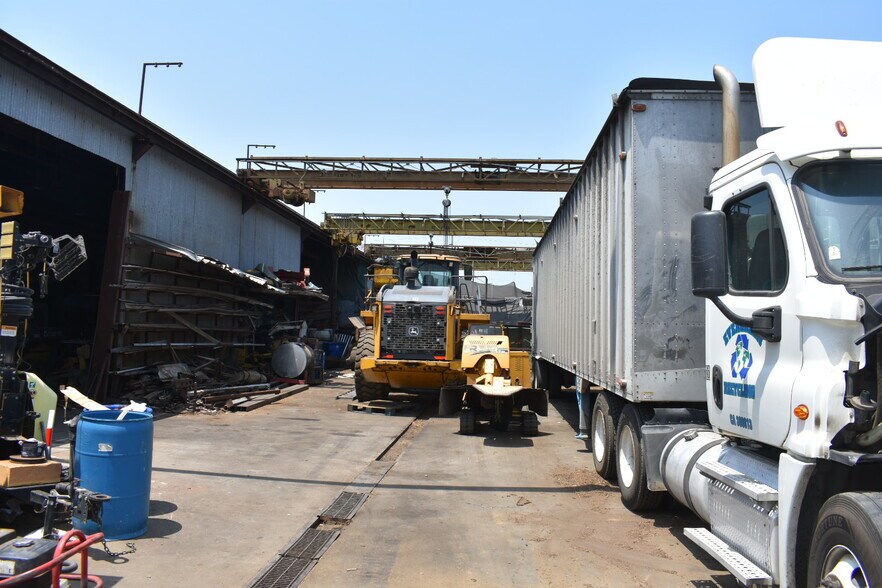 More Photos Of 8705 S Crocker St, Los Angeles Warehouse For Lease