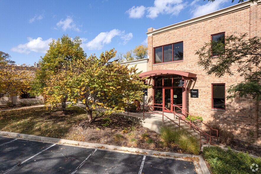More Photos Of 777 Lake Zurich Rd, Barrington Office For Lease