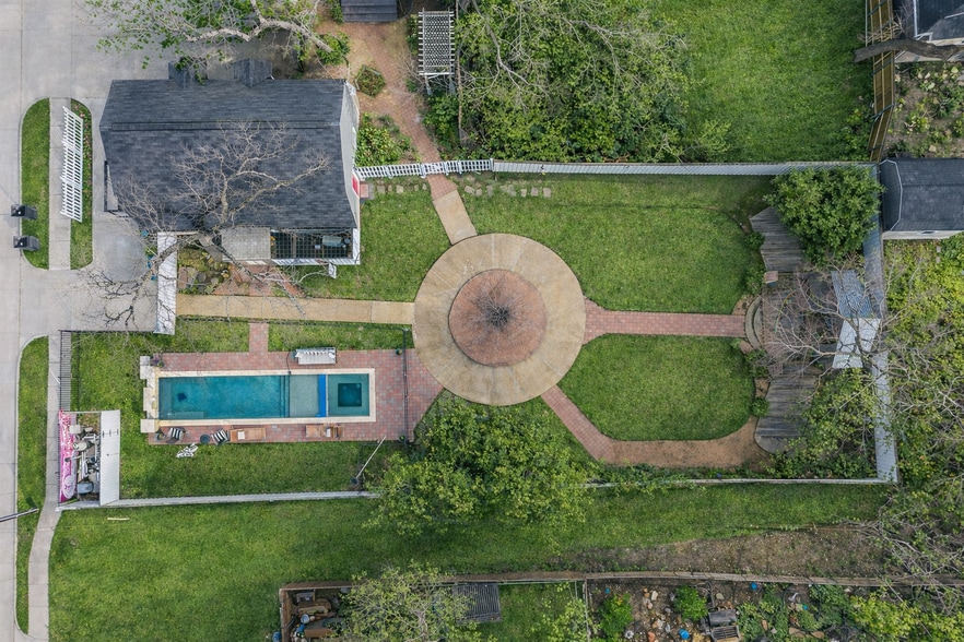 More Photos Of 811 N Church St, McKinney Hospitality For Sale