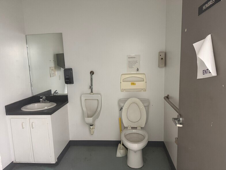 More Photos Of 1385 John Small Ave, Washington Medical For Lease