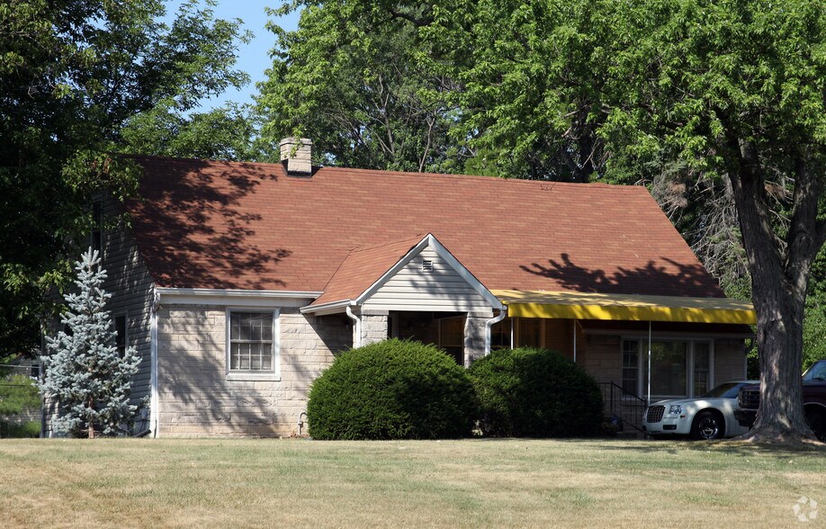 Primary Photo Of 530 S Us-31, Greenwood Office Residential For Sale