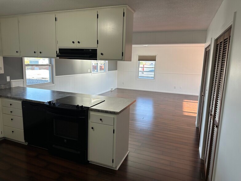 More Photos Of 1217 S Broadway St, New Ulm Storefront Retail Residential For Sale