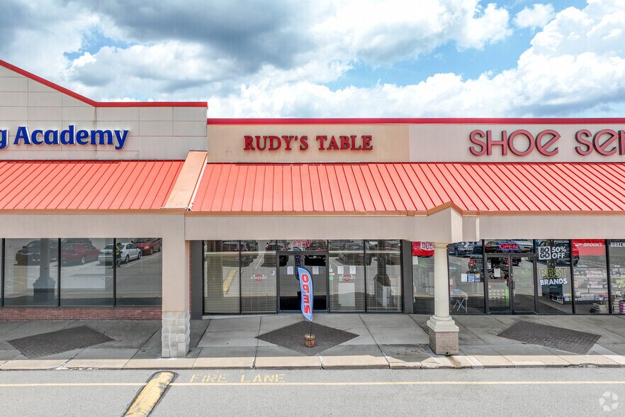 More Photos Of 200-300 Hillcrest Shopping Ctr, New Kensington Unknown For Lease