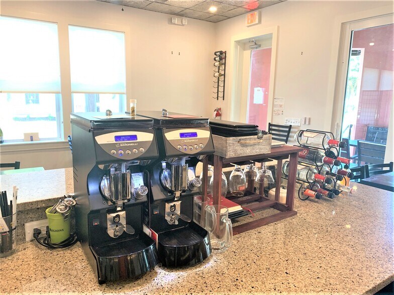 More Photos Of 300 Ash St, Fernandina Beach Storefront Retail Residential For Sale