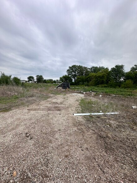 More Photos Of 601 E 10th St, Alton Warehouse For Sale