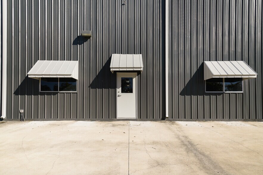 More Photos Of 2 Hill View Ln, Boerne Warehouse For Lease