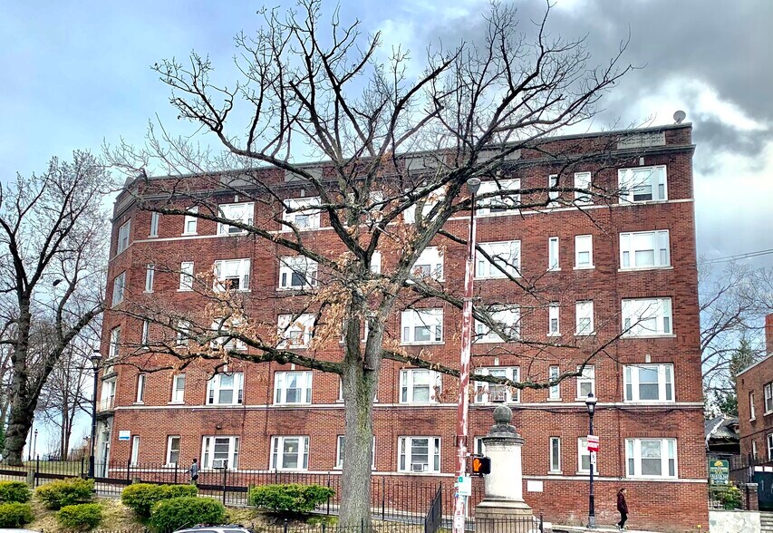 More Photos Of 37-39 Charter Oak Pl, Hartford Apartments For Sale