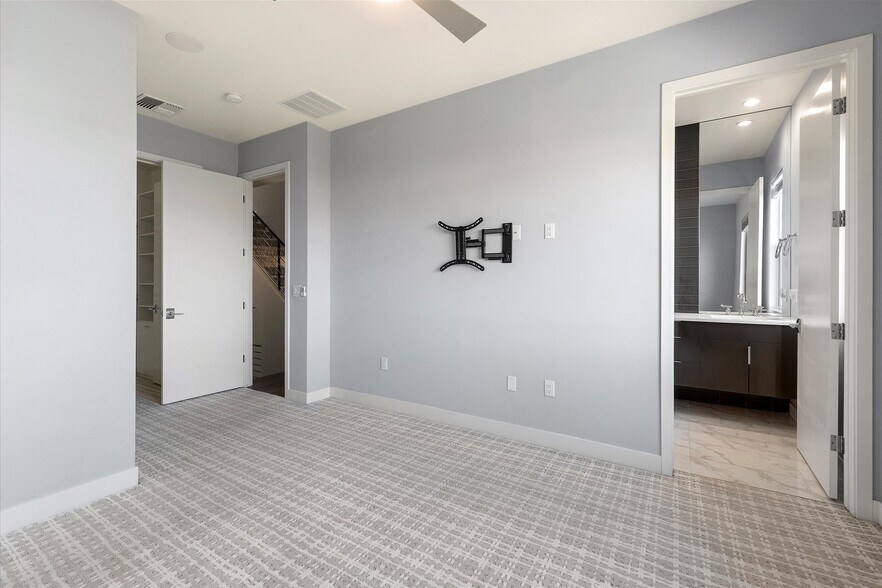 More Photos Of 16580 N 92nd St, Scottsdale Office Residential For Sale