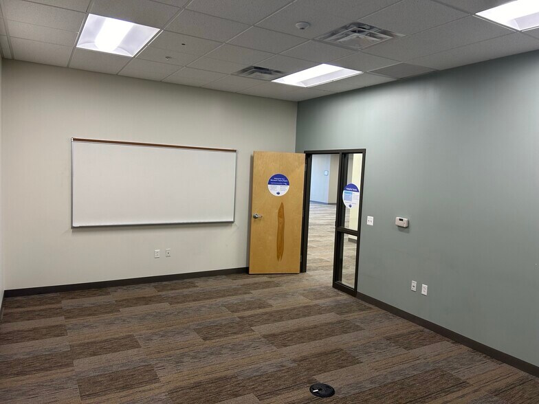 More Photos Of 30 Becker Rd, West Henrietta Showroom For Lease