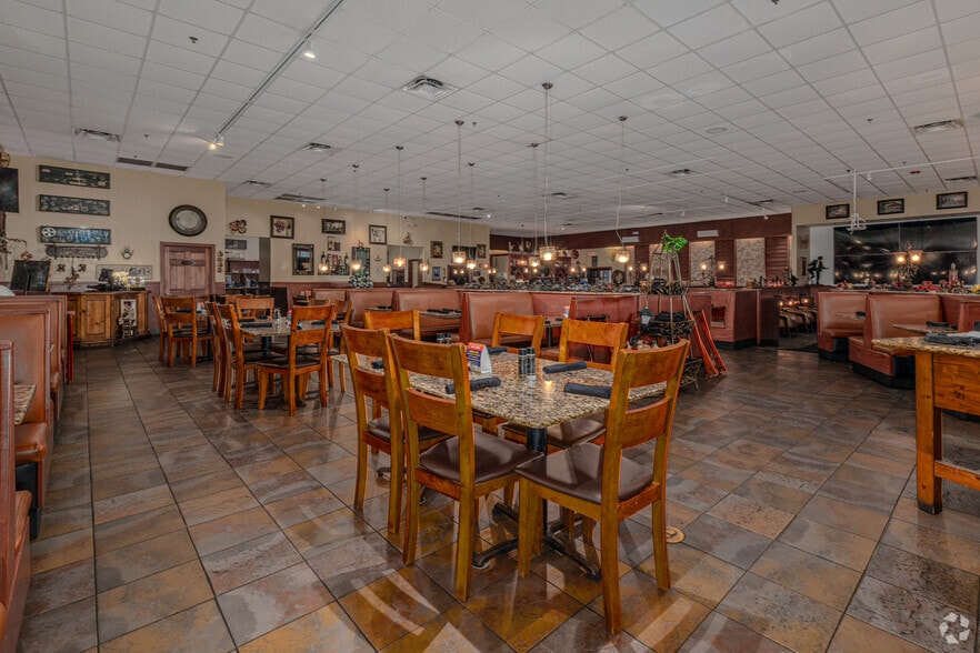 More Photos Of 7516 W Irlo Bronson Memorial Hwy, Kissimmee General Retail For Lease