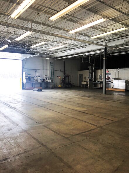 More Photos Of 123-133 Easy St, Carol Stream Warehouse For Lease